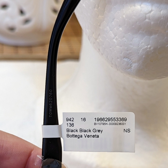 NWT • BOTTEGA VENETA Sunglasses - Picture 9 of 10